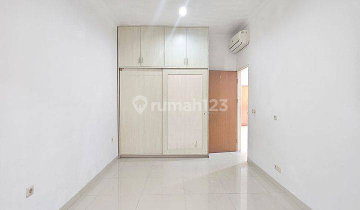 Rumah Sudah Renovasi Semi Furnished SHM di Serpong Villa Melati Mas, Tangerang Selatan 2