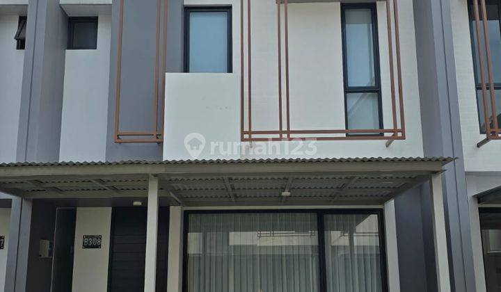 Rumah 2 Lantai Baru Furnished di Yuthica, Tangerang 1