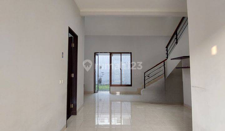 Rumah 2 Lantai Semi Furnished di Cluster Newton, Tangerang 2