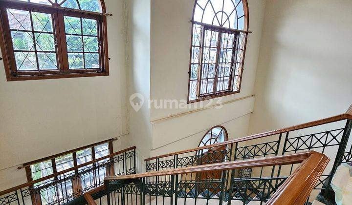 Rumah Bagus Furnished SHM di Taman Kedoya, Jakarta Barat 1