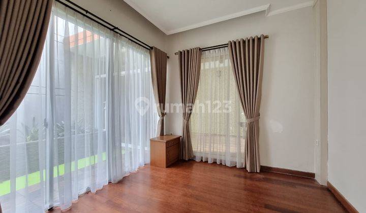 Rumah 2 Lantai Bagus Semi Furnished di Whitsand, Tangerang 2