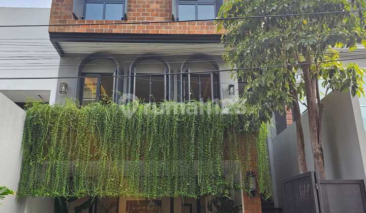 Rumah Baru konsep Industrial di Pondok Indah Siap Huni SHM