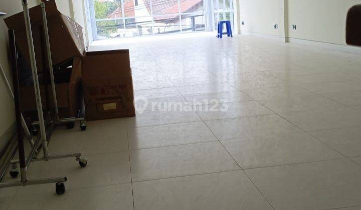 Pererenan shophouse for rent in strategic location  1