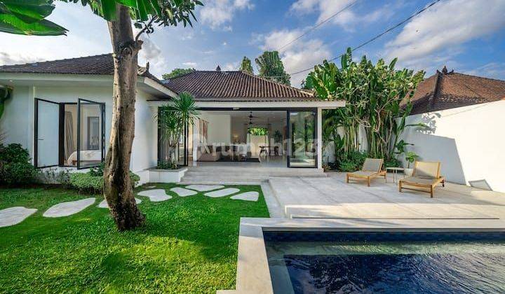 FOR RENT VILLA CANGGU 3BEDROOMS FULLY FURNISHED  1