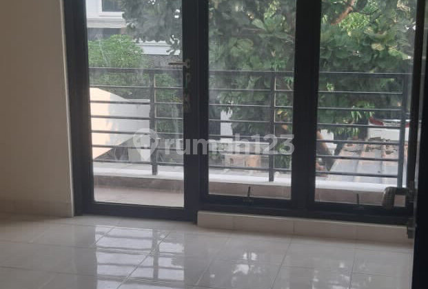 Rumah Tropikana di Sewakan Jababeka Semi Furnished