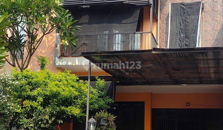 Rumah keren 2 lantai cluster eksklusif dengan fasilitas lengkap 1