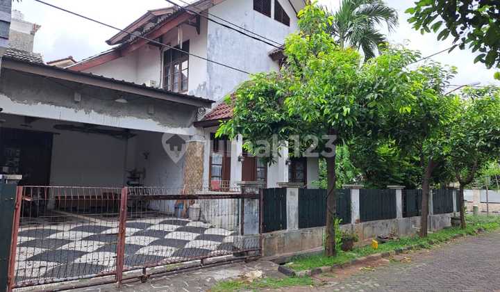 Rumah Hook 2 Lantai dalam Perumahan Elite Kemang Pratama, Bekasi Rumah Hook 2 Lantai dalam Perumahan Elite Kemang Pratama, Bekasi