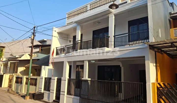 Rumah 2 Lantai Siap Huni dalam Perumahan Elite Jatibening, Bekasi Rumah 2 Lantai Siap Huni dalam Perumahan Elite Jatibening, Bekasi