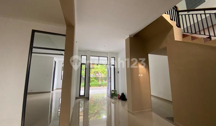 New 2-Story Modern House Ready to Occupy in Pejompongan, Central Jakarta 2