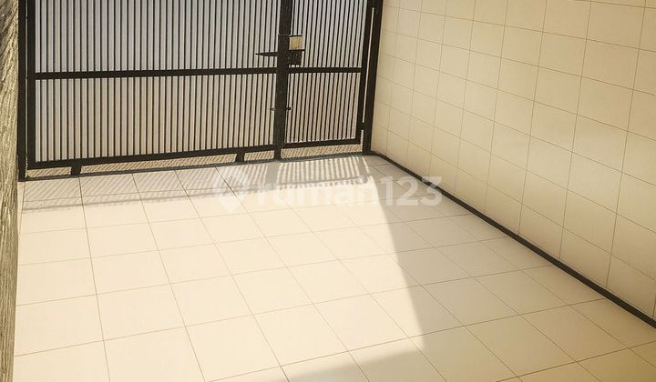 Rumah Cakap 3 Lantai Perumahan Elite Kelapa Gading, Jakarta Utara 2