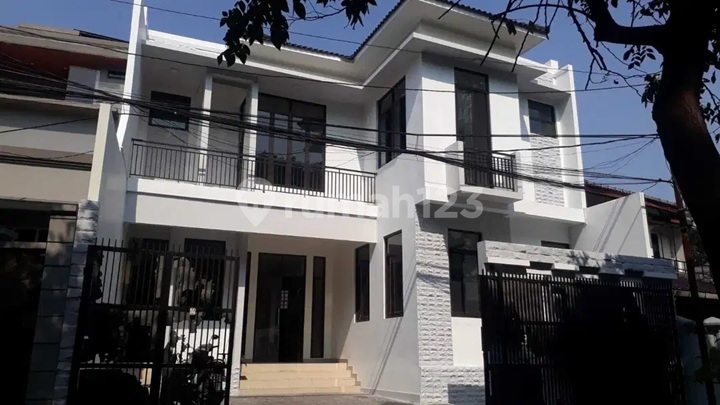 Rumah Modern Baru 2 Lantai Siap Huni Pejompongan, Jakarta Pusat