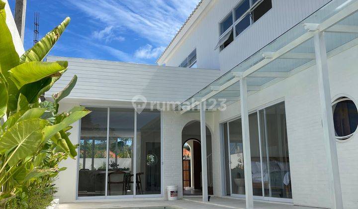 Brand New 3 Bedrooms Villa 250m² in Ungasan Bali 1