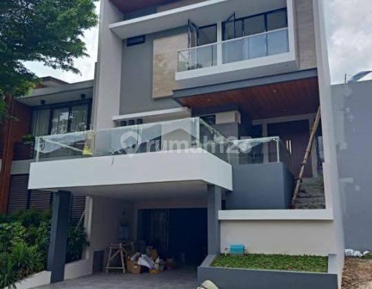 Dijual Rumah Siap Huni 3 Lantai di The Green Bsd Tangerang 2