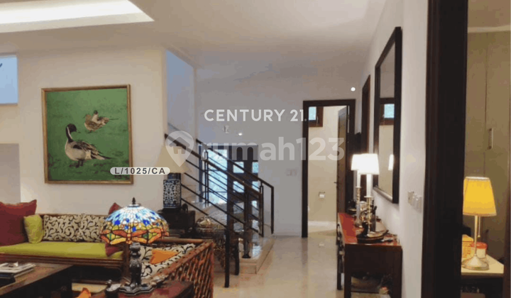 Rumah Town House 2 Lantai Semi Basement di Ciumbuleuit Bandung