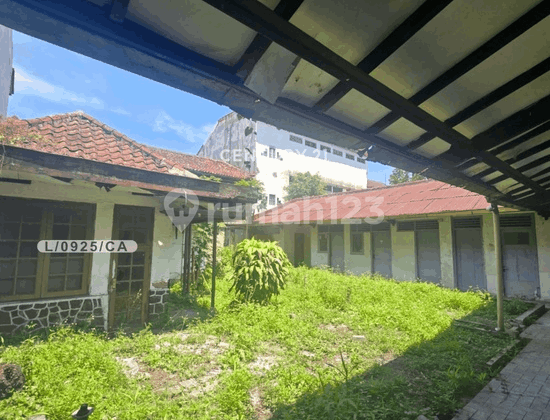 House Suitable for Strategic Business Space in Sayap Riau, Bandung