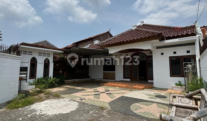 For Sale Ready-to-Use House Located on Jl. Menoreh Raya Semarang 1
