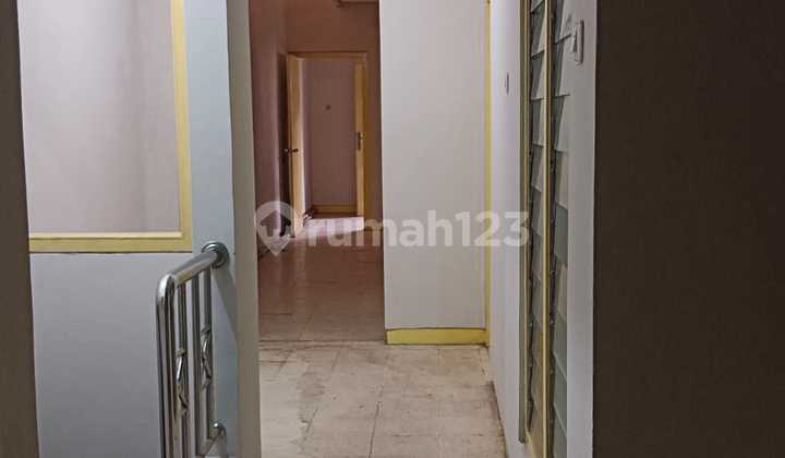 For Sale and For Rent Shop House Busy Location on Jl. Gang Pinggir Semarang 2