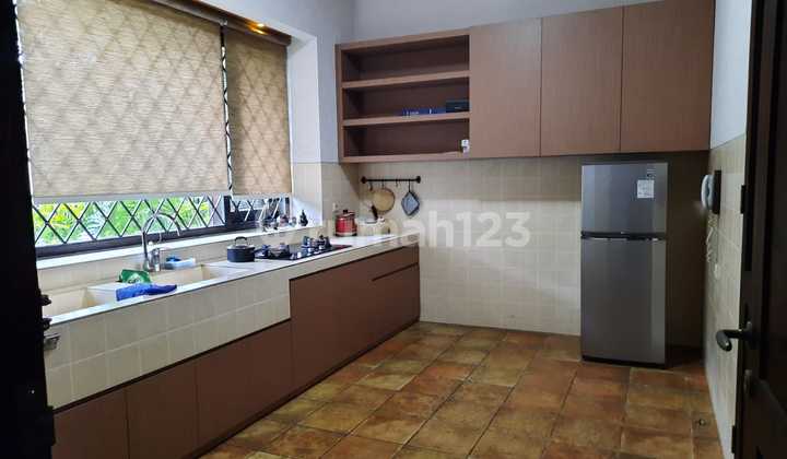 Dijual Rumah Mewah Full Furnished 2 Lantai di Jl. Nusa Indah Ungaran 2