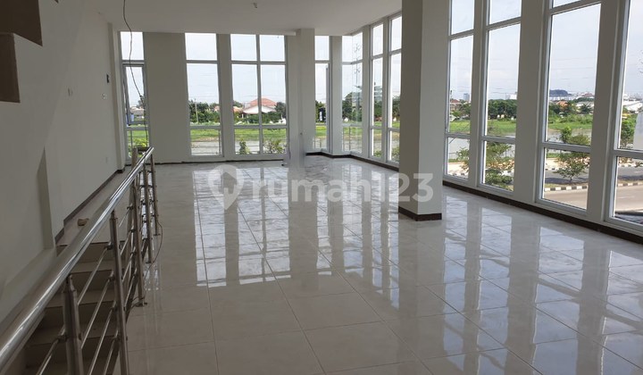 Disewakan Rumah Lokasi Ramai di Jl. Madukoro Semarang 1