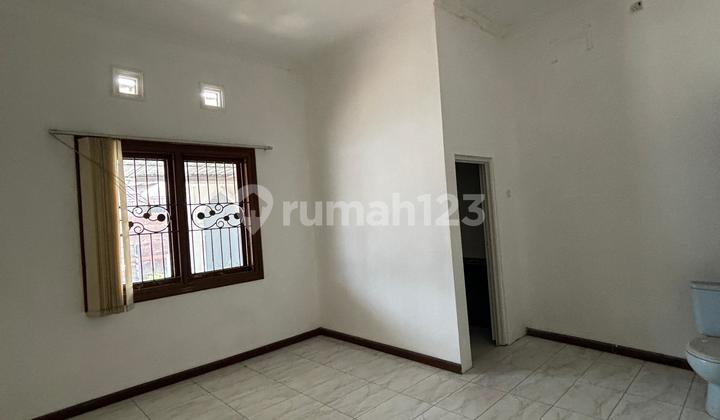 For Sale Ready-to-Use House Located on Jl. Menoreh Raya Semarang 2