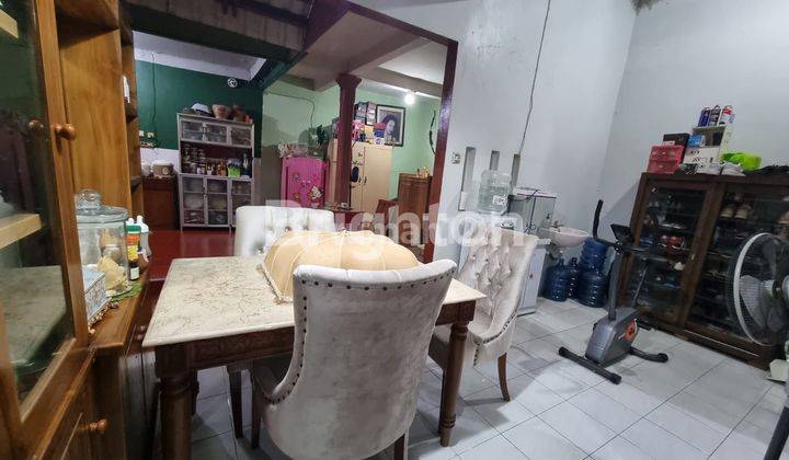 Rumah Cantik 2 Lantai Kondisi Masih Bagus di Bekasi Jawa Barat 2