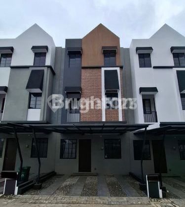 Rumah Mewah 3 Lantai Lokasi Strategis di Jakarta Timur