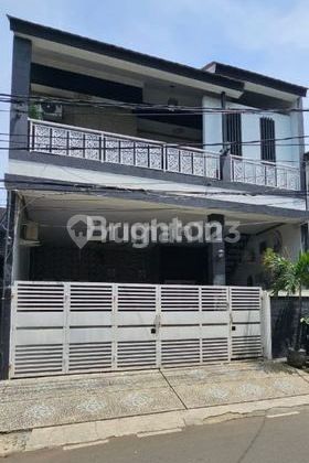 Rumah 3 Lantai Full Furnish Siap Huni di Kramat Jati Rumah 3 Lantai Full Furnish Siap Huni di Kramat Jati