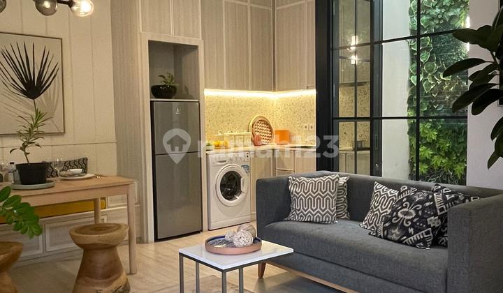 Luxury 3-Story House with Strategic Location Near Toll Road in East Jakarta 2