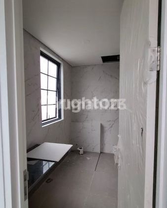 Rumah Mewah 3 Lantai Lokasi Strategis di Jakarta Timur 2