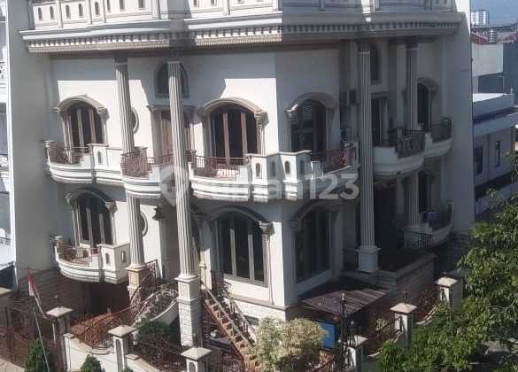 Dijual Rumah Mewat Semi Furnished Siap Huni Dijual Rumah Mewat Semi Furnished Siap Huni