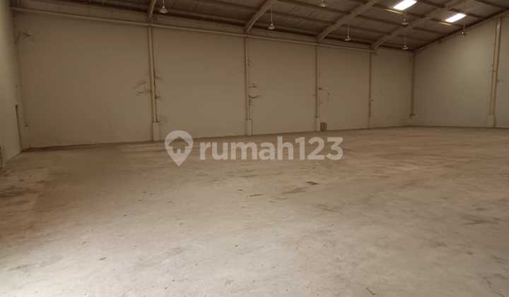 Warehouse for Rent, Land Area 800 sqm, Building Area 600 sqm, in DKI Warehouse Complex Block D.