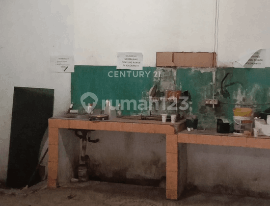 3-Storey Shop House on Jl Abdul Latief Sumurpecung, Ideal for Business