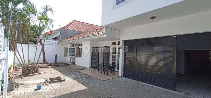 Dijual Rumah Minimalis  dengan Halaman Luas & Garasi Unfurnished Siap Huni 1