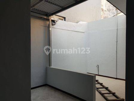 Dijual Rumah Minimalis Unfurnished siap huni Daerah Darmo Indah Selatan 1