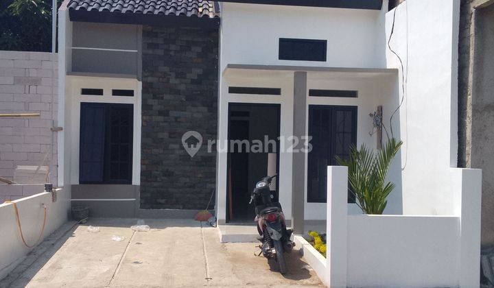 rumah baru shm imb redi di gang kerupuk 
dekat kelurahan cipayung  1