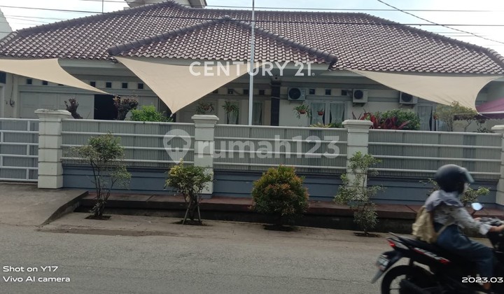 Main Residence on Kelapa Dua Main Road with Swimming Pool Main Residence on Kelapa Dua Main Road with Swimming Pool
