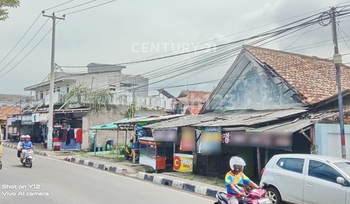 Land and Old Building Sempu Main Road