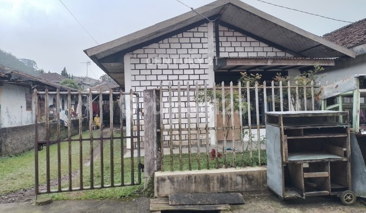 Land and Building Gadok Puncak Negotiable Fine.