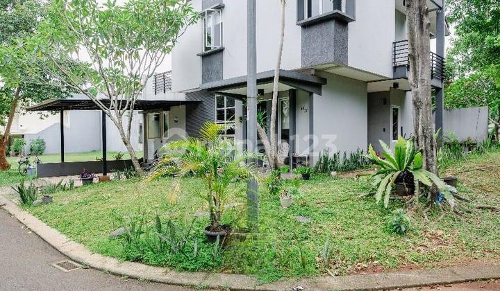 For Quick Sale: Hook Position House, Comfortable, Move-in Ready, and Strategically Located in Pavilion BSD City 2