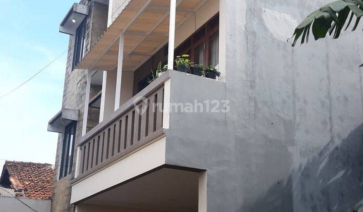 RUMAH 3 LANTAI MODERN NYAMAN STRATEGIS DI DAGO KOTA BANDUNG 1