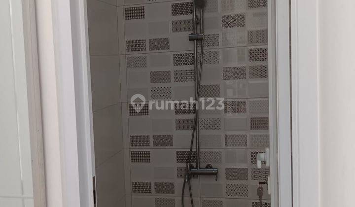 kamar mandi rumah cantik puri cisaranten arcamanik