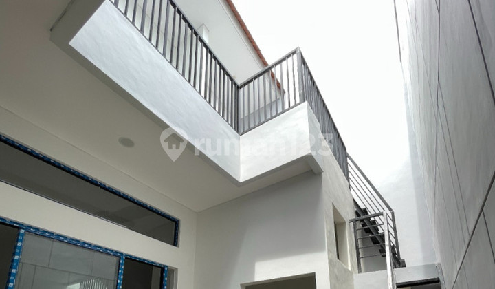 Manyar Kertoadi Bangunan Baru Gress 2