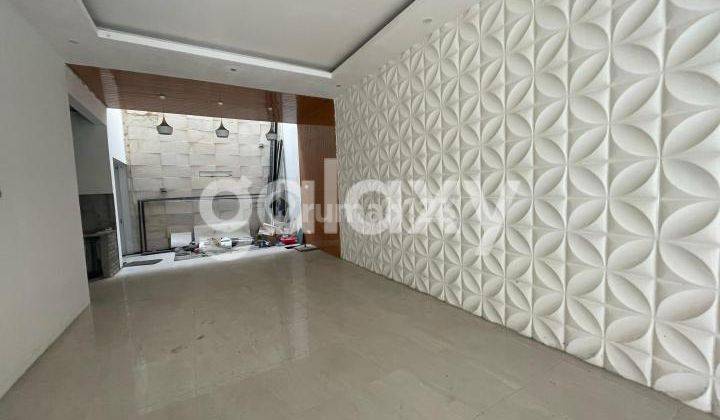 tampak depan dijual rumah regency kuda dua