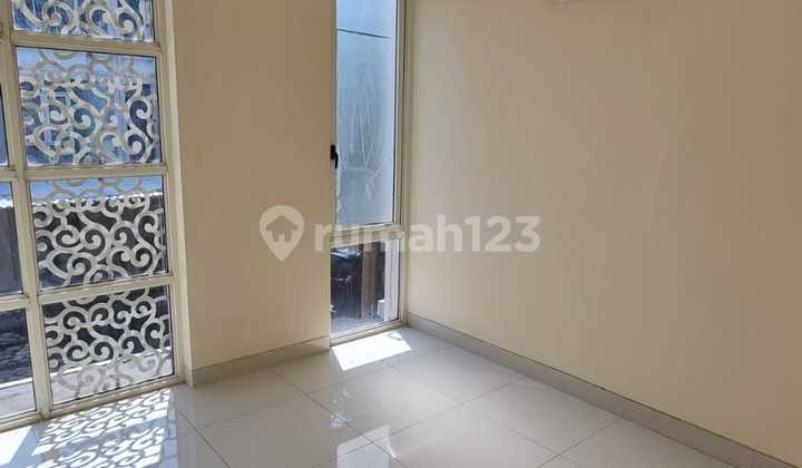 For Sale, Ready-to-Occupy House in Pakuwon City Grand Island 2