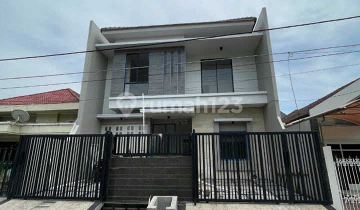 Manyar Kertoadi Bangunan Baru Gress