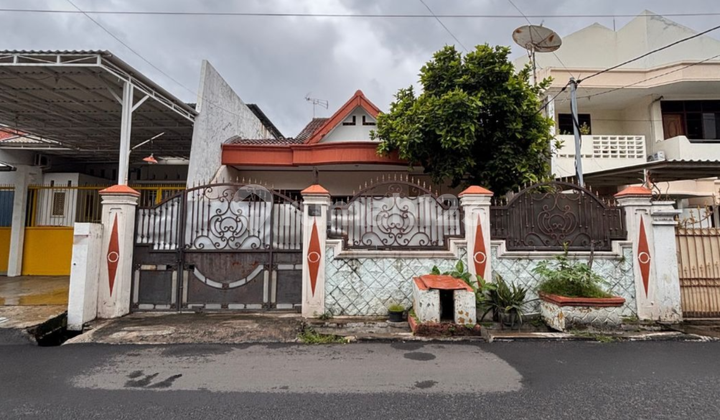 Selling House on Karangasem Street