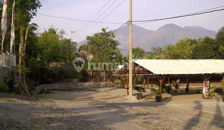 For quick sale under 2 million/meter. Sale of former Restaurant / Eatery in Sukorejo, Pasuruan (Surabaya - Malang) plus natural water source.