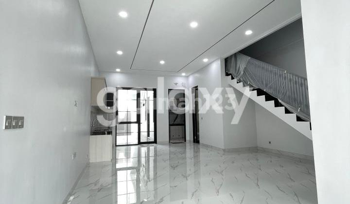 Rumah Baru 2 Lantai Baru Gress 100 % Manyar Jaya