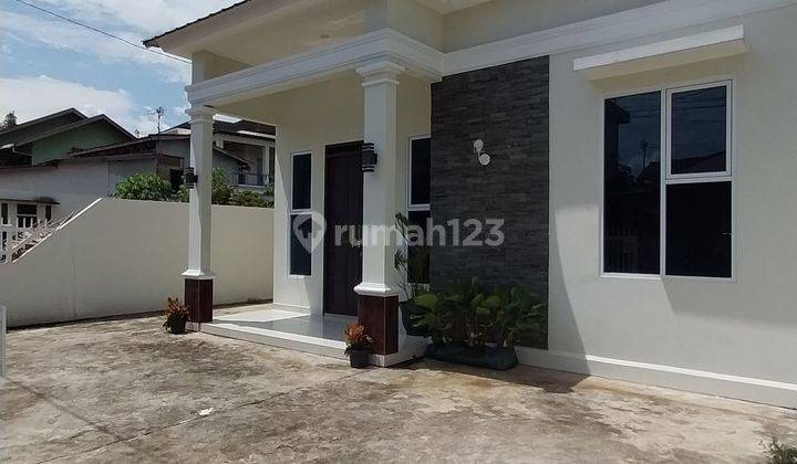 Rumah Cantik Siap Huni Jl. Ujung Pandang 1 2