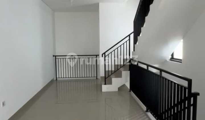 For Rent New Brand New Shophouse in Pademangan 2